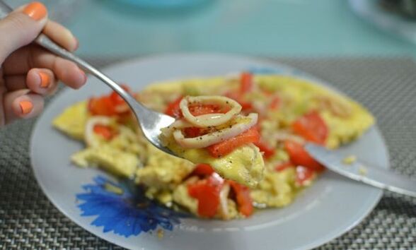 omeleta s chobotnicí pro bílkovinnou stravu