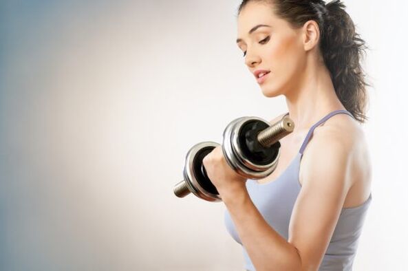Fyzická cvičení s činkami pomohou s procesem hubnutí o 5 kg za 7 dní