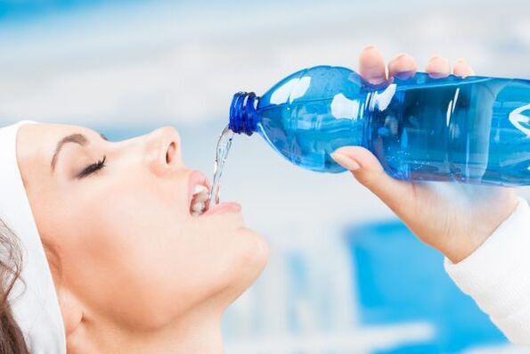 Pitím velkého množství vody se můžete zbavit 5 kg nadváhy za týden